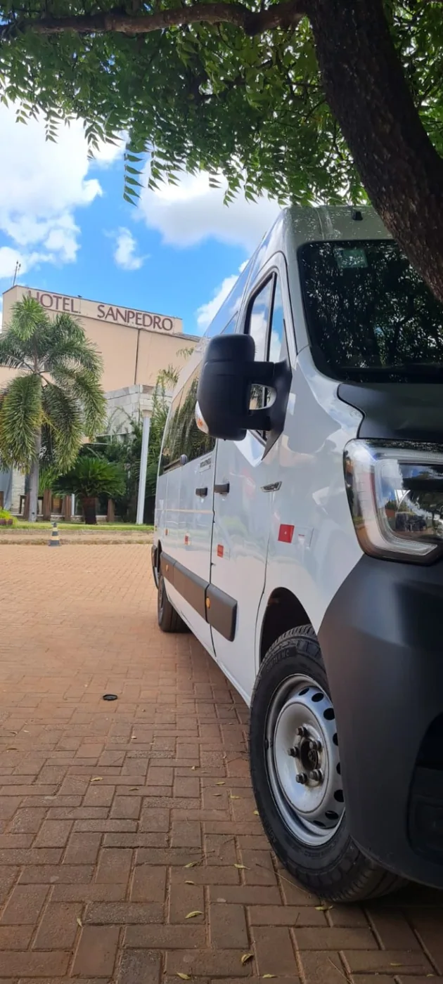 Van em atendimento próximo a hotel
