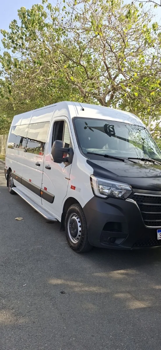 Van branca da Retorno das Vans